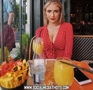 Yuliyats31 Blond Caucasian Big Breasts Female Bisexual Tits